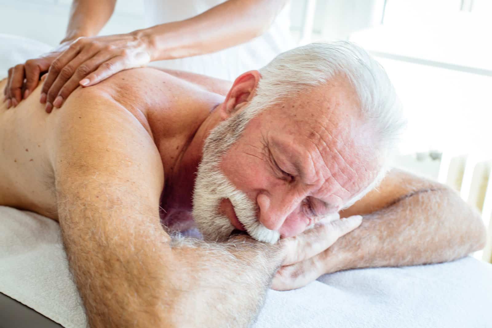 benefits-of-massage-therapy-for-seniors